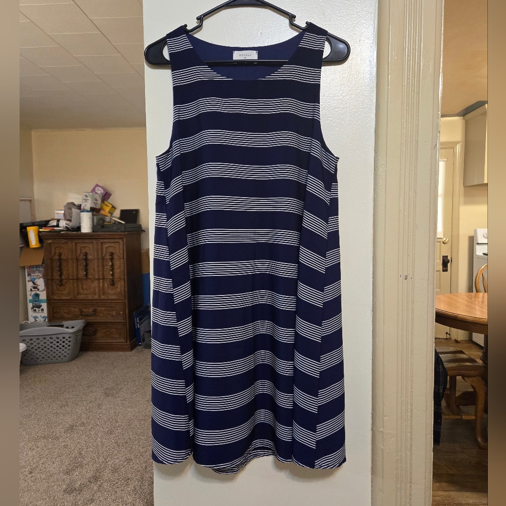 Women's Everly blue with white stripes dress size medium in great condition